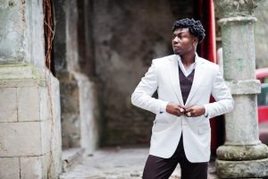 Tenue pour sortir en boîte homme guide